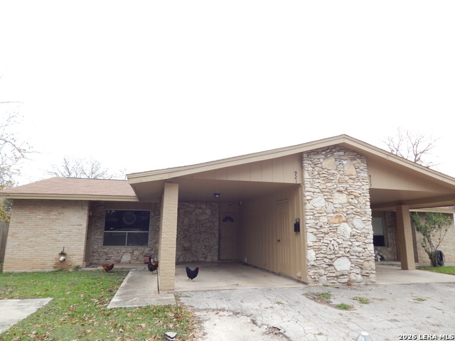 921 Eikel St Property Photo 2