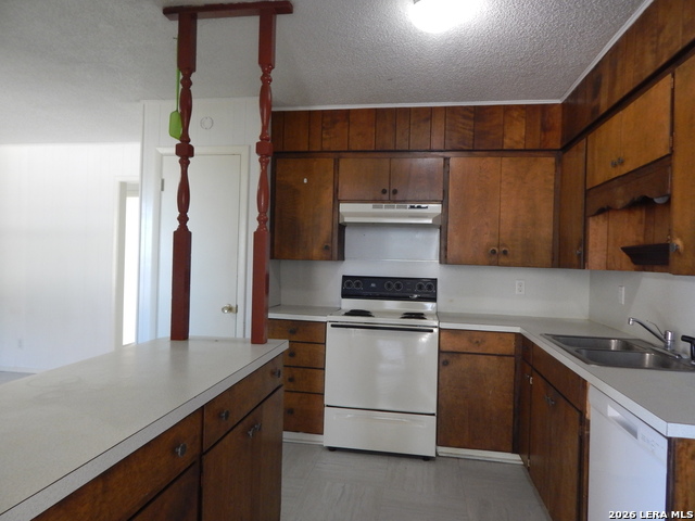 921 Eikel St Property Photo 6