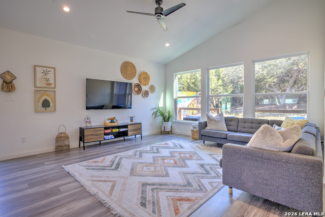 1827 Live Oak Property Photo 2