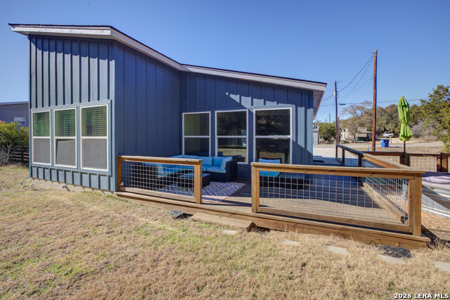 1827 Live Oak Property Photo 3