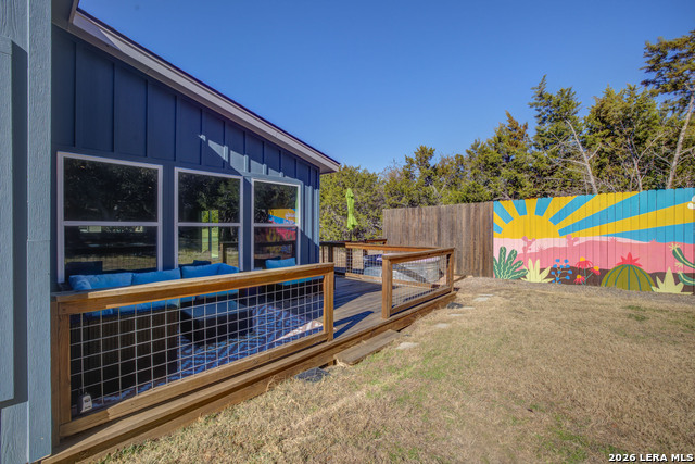 1827 Live Oak Property Photo 4