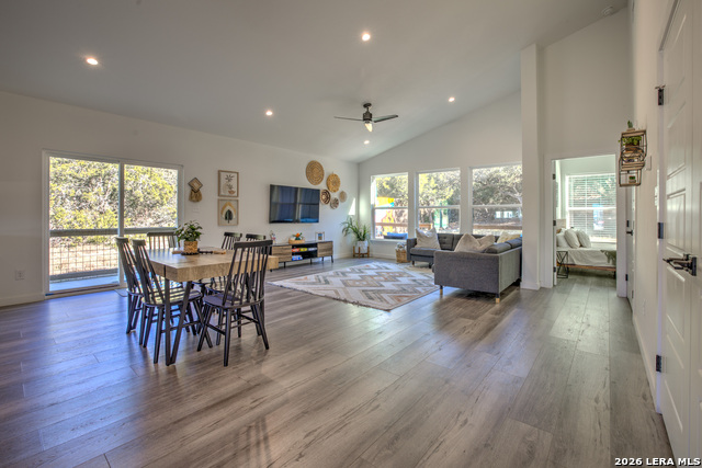 1827 Live Oak Property Photo 7