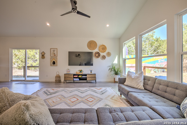 1827 Live Oak Property Photo 14