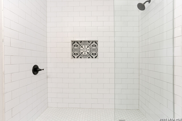 7118 Castleridge Property Photo 13