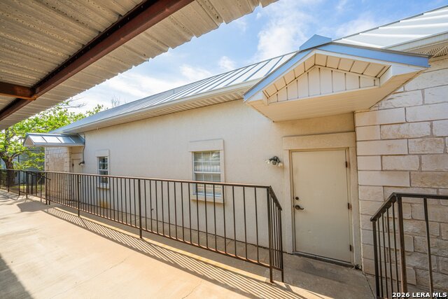 204 W Windcrest Property Photo 14