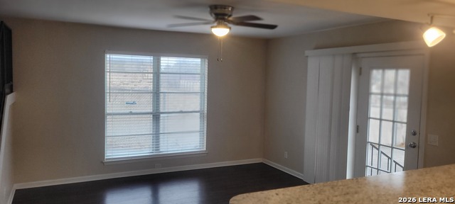 401 Indigo St Property Photo 4