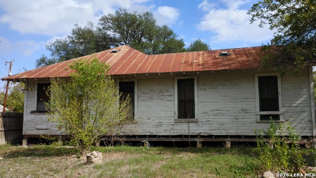 309 Willow Property Photo 4