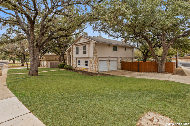 14131 Kings Mdws Property Photo 2