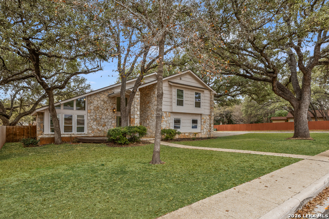 14131 Kings Mdws Property Photo 3