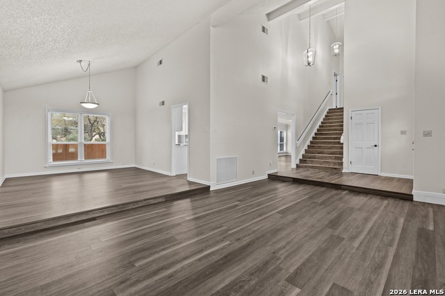 14131 Kings Mdws Property Photo 6