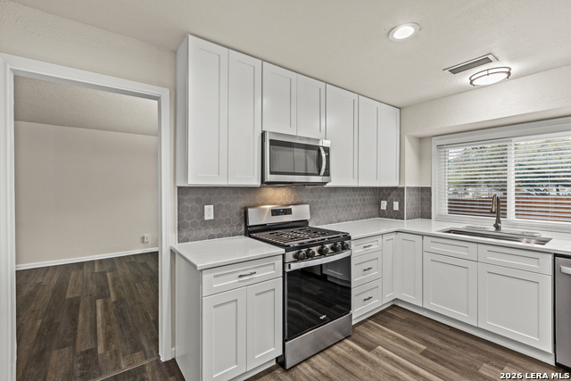 14131 Kings Mdws Property Photo 10