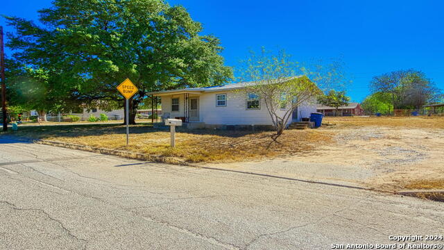 910 Plum St Property Photo 2