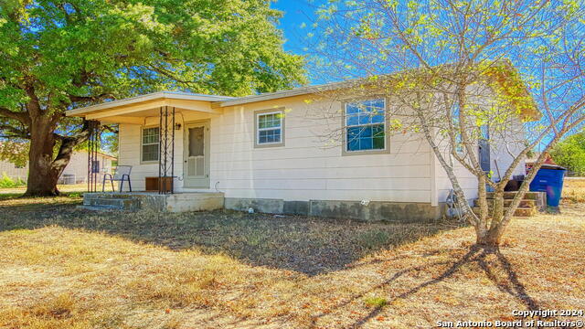 910 Plum St Property Photo 3