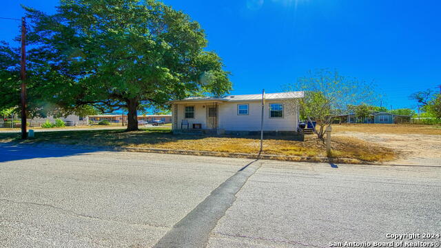 910 Plum St Property Photo 5