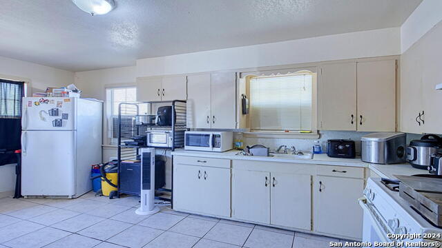 910 Plum St Property Photo 7