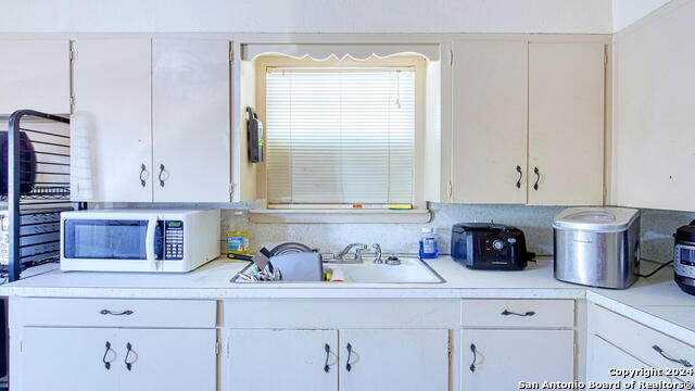 910 Plum St Property Photo 8