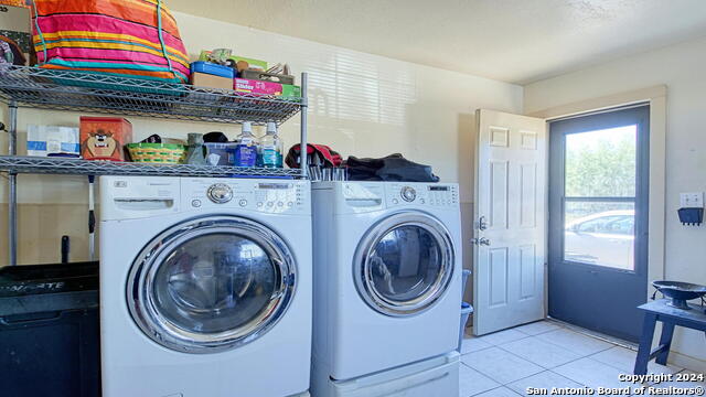910 Plum St Property Photo 11