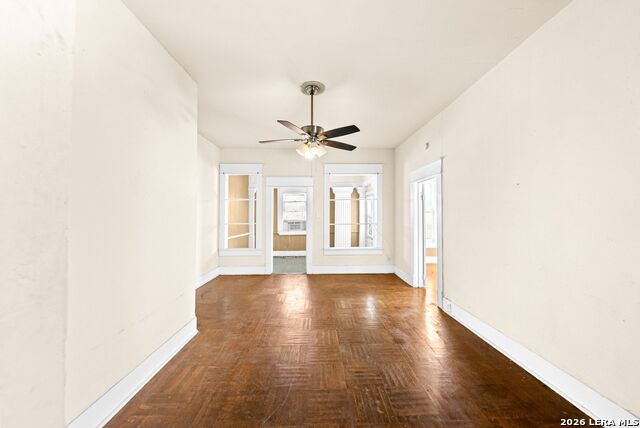 124 E Ashby Pl Property Photo 6
