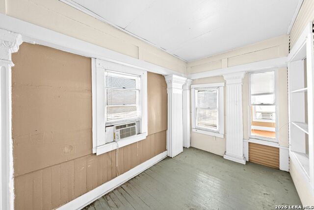 124 E Ashby Pl Property Photo 9