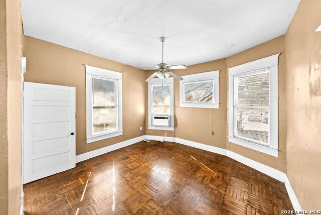 124 E Ashby Pl Property Photo 11