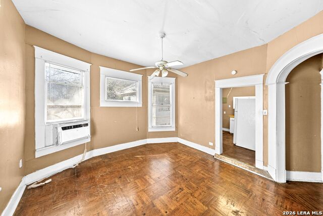 124 E Ashby Pl Property Photo 12
