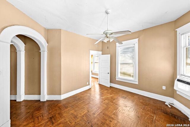 124 E Ashby Pl Property Photo 13