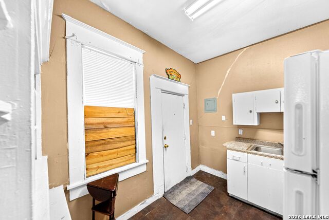 124 E Ashby Pl Property Photo 14