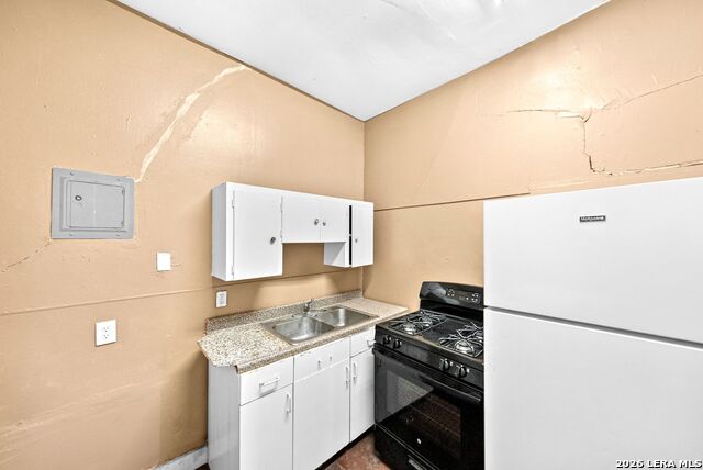 124 E Ashby Pl Property Photo 15