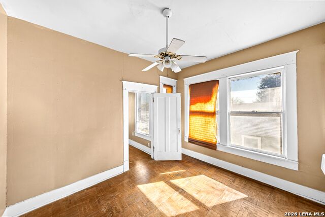 124 E Ashby Pl Property Photo 17