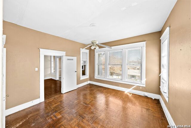 124 E Ashby Pl Property Photo 21