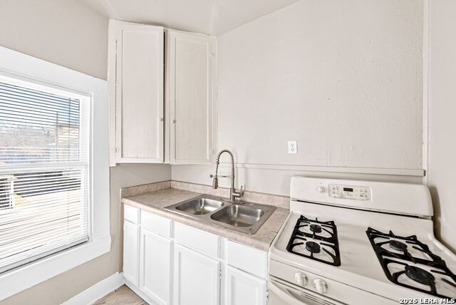 124 E Ashby Pl Property Photo 28