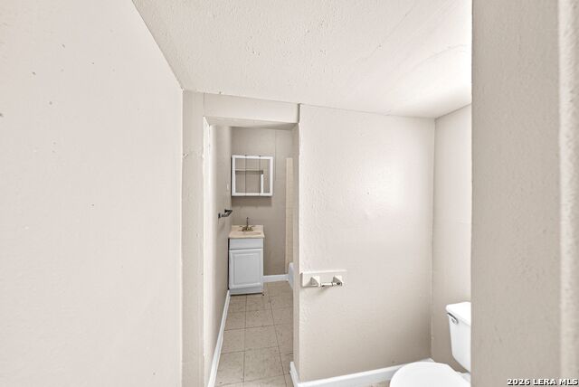 124 E Ashby Pl Property Photo 37
