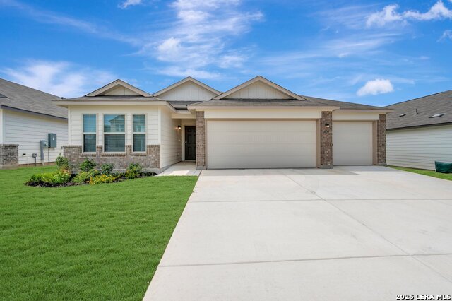 1037 Eagle Crossing Property Photo 1