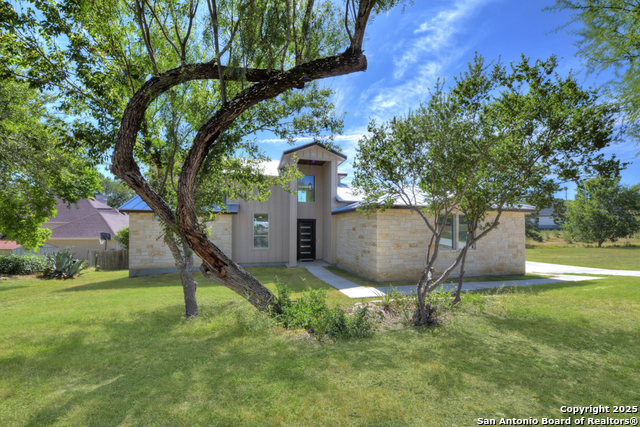 105 River Bluff Property Photo 1