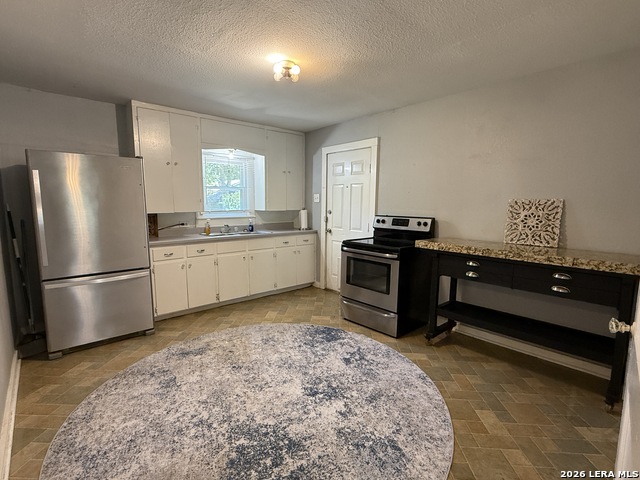 859 Oasis St Property Photo 4