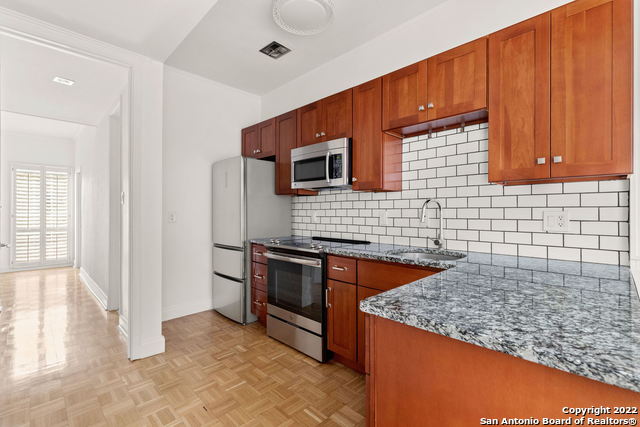 7707 Broadway Property Photo 3