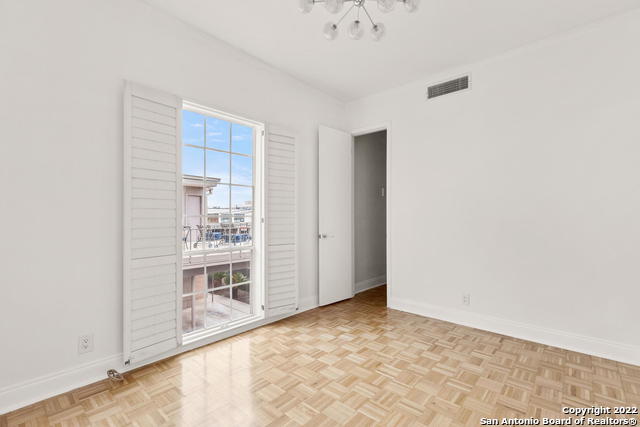 7707 Broadway Property Photo 5