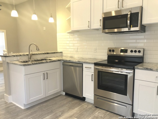 603 Devine St Property Photo 6