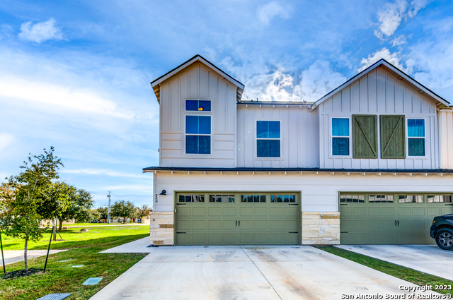 240 Sapphire Property Photo 1