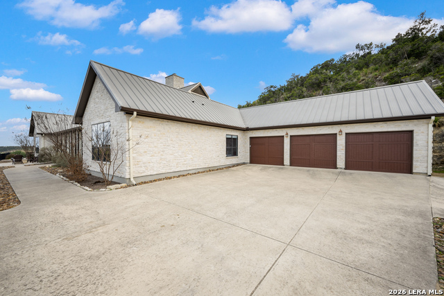 800 High Oaks Property Photo 36