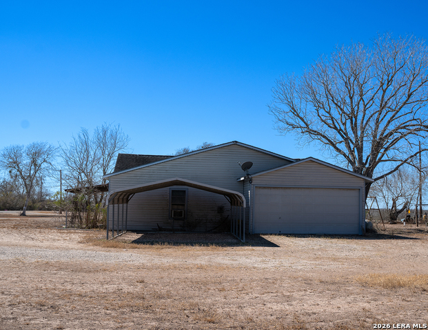 1580 Middle Rd Property Photo 4