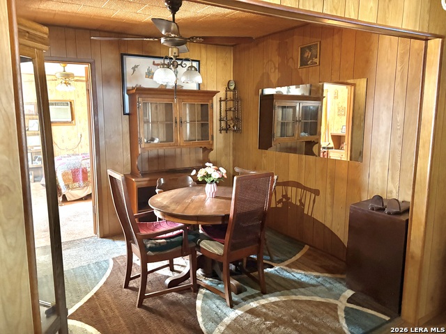 1580 Middle Rd Property Photo 5