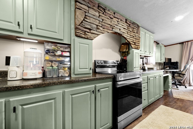 2850 Woodrow Center Property Photo 5