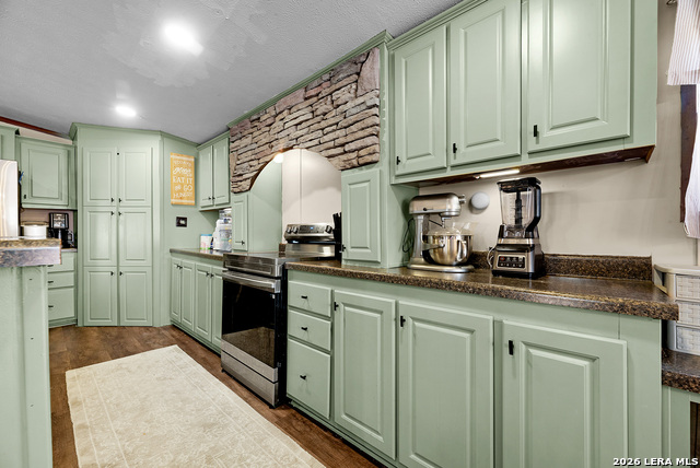 2850 Woodrow Center Property Photo 7
