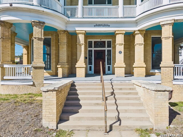 339 W Woodlawn Ave Property Photo 6