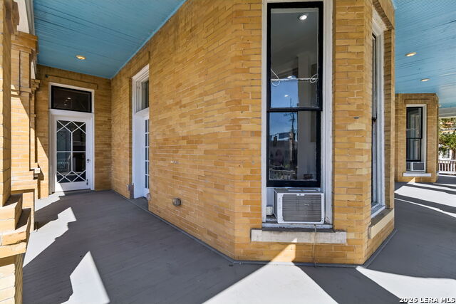 339 W Woodlawn Ave Property Photo 11