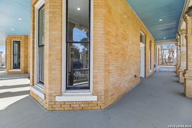 339 W Woodlawn Ave Property Photo 13