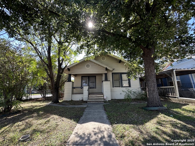 2246 E Houston St Property Photo 2