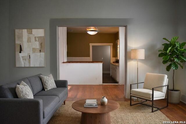 2246 E Houston St Property Photo 7