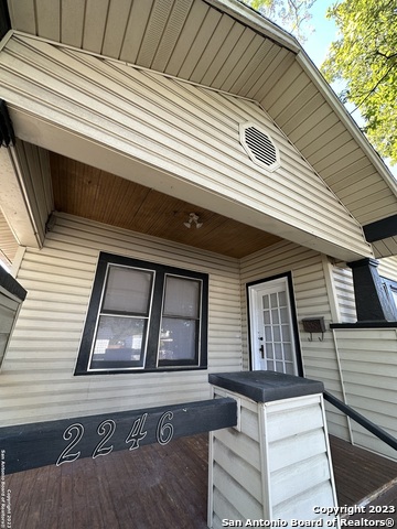 2246 E Houston St Property Photo 8